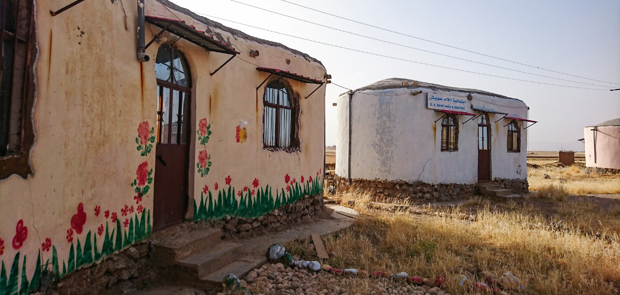Le village de Jinwar, créé en 2017, est un symbole de la révolution des femmes. Il comprend une vingtaine de foyers, une école et un centre de santé. © Corinne Morel Darleux