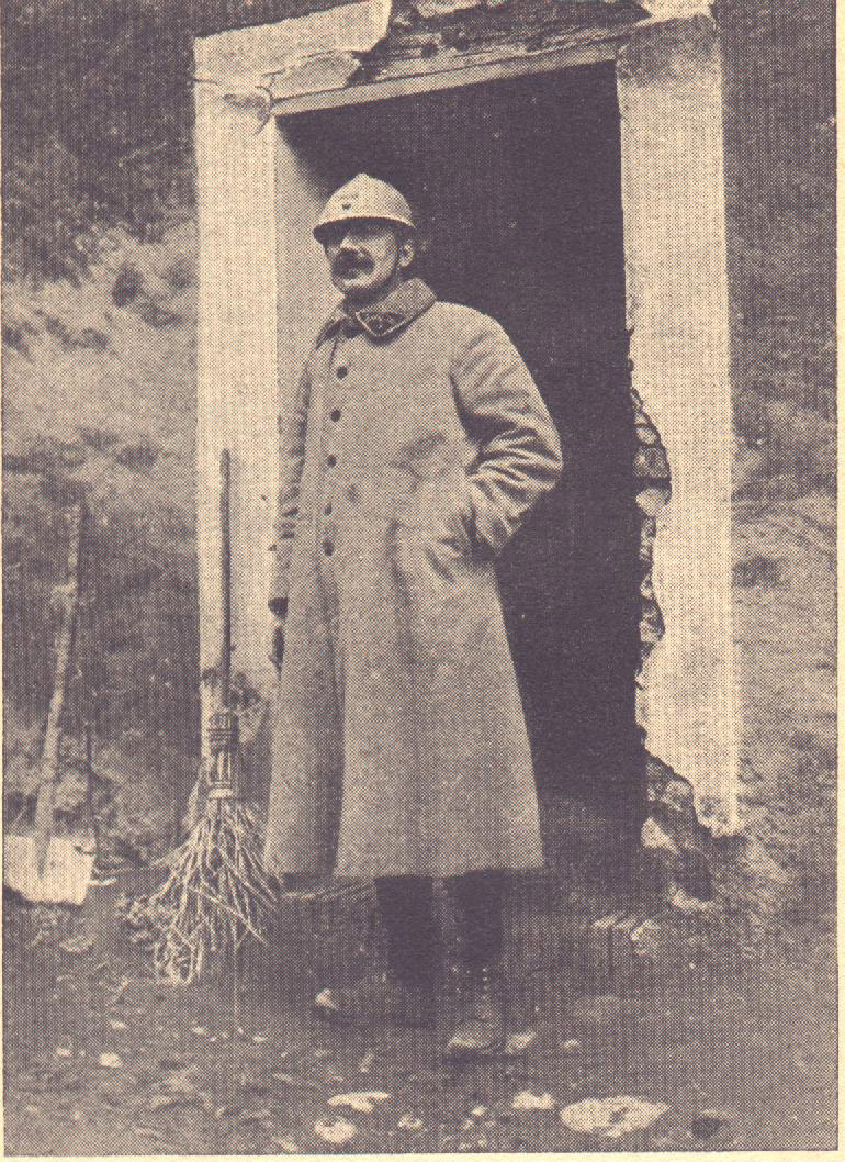 Le philosophe Alain pendant la Première Guerre mondiale. Affecté au 3e régiment d’artillerie lourde et gravement blessé au pied à Verdun le 23 mai 1916, il fait un court séjour aux services météorologiques de l’armée. Il sera démobilisé en 1917. © DR