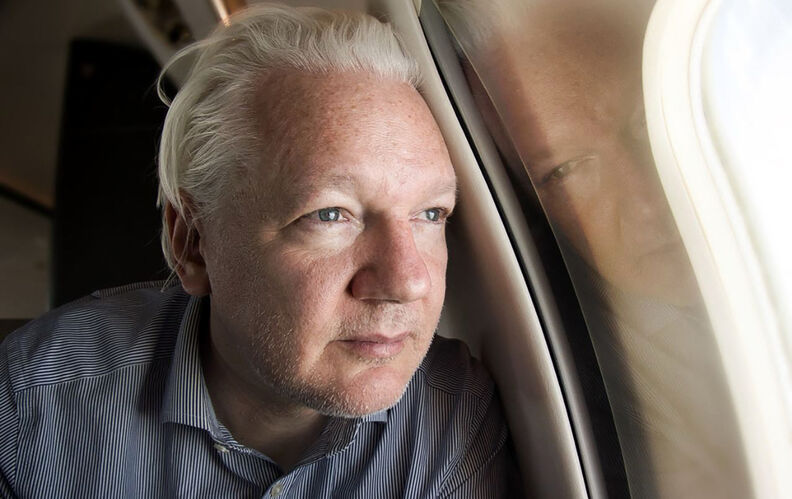 Julian Assange libéré : (re)lisez son grand débat avec Peter Singer