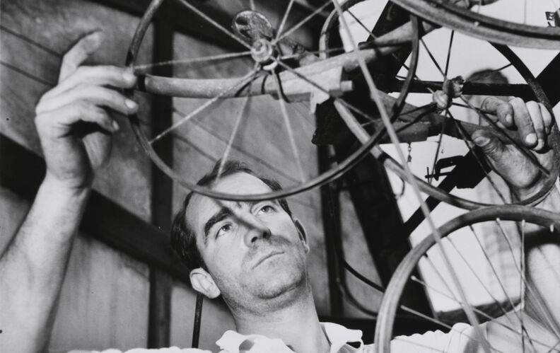 À la rencontre de Jean Tinguely et de ses drôles de philosophes