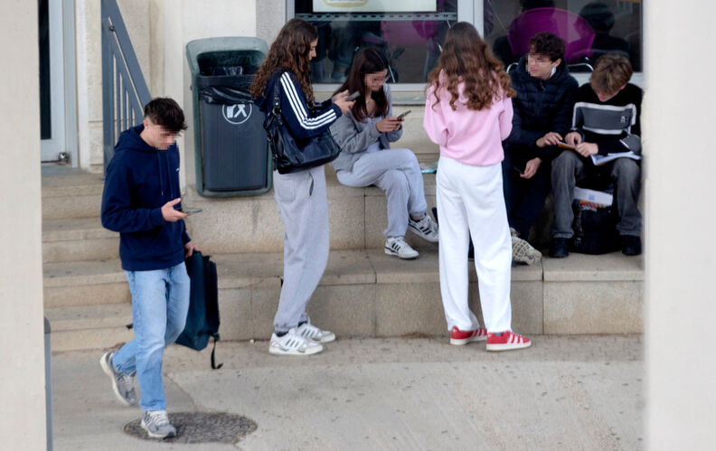 Valentin Husson : “Pourquoi je défends l’interdiction du portable au lycée”