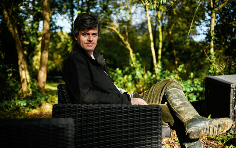 “Une grande règle du jardinier, pour moi, c’est la paresse”. Entretien avec Gaspard Kœnig dans notre nouveau hors-série “Cultiver son jardin”