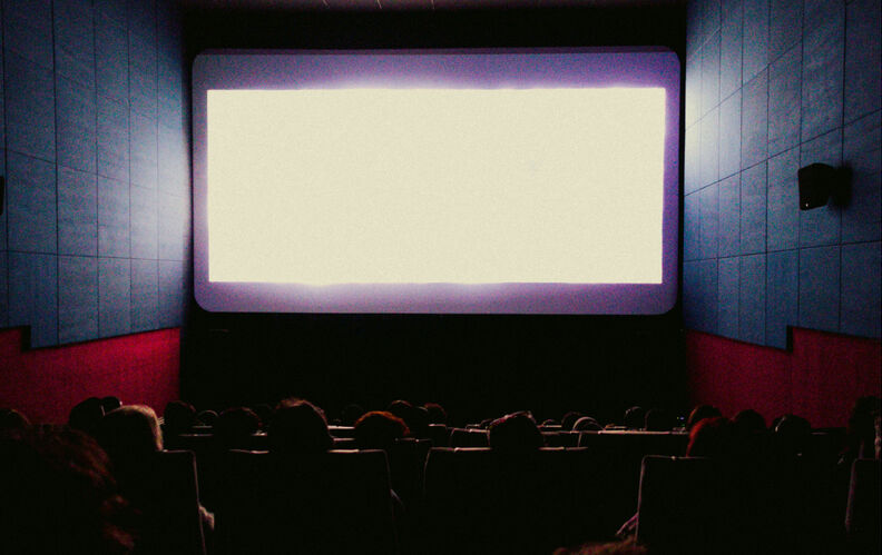 Tribune anti-Bolloré au cinéma : la guerre des toiles