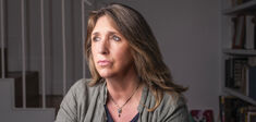 Gloria Origgi : “Face à l’extrême droite, tout notre environnement nous incite à la passivité”