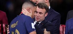 Finale de la Coupe du monde de football : pourquoi Macron n’était pas à sa place