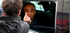 Éric Zemmour : le doigt du déshonneur