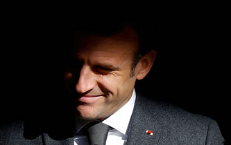 “Le Traître et le néant” : Macron est-il un héros sartrien ?