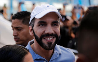 Qui est Nayib Bukele, l’autoproclamé “philosophe-roi” du Salvador ?