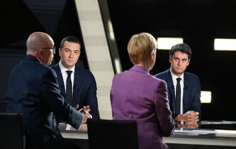 Attal et Bardella, le “stade Agnan” de la politique : la chronique de Michel Eltchaninoff