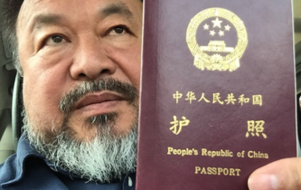 Le dissident chinois Ai Weiwei retrouve la liberté de voyager