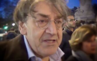 Nuit debout agitée: Yánis Varoufákis salué, Alain Finkielkraut chahuté