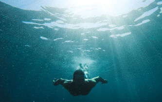 Pourquoi aimons-nous nager ?