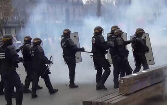 Police ou manifestants, qui détient la violence légitime ?