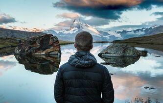 La Terre et les hommes sont sur un bateau…