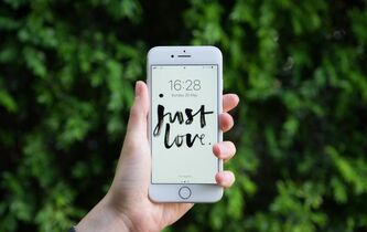 Likez-vous les uns les autres