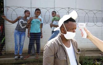 Achille Mbembe : “L’‘homme occidental blanc’ ne peut plus faire comme si la mort ne le concernait pas”