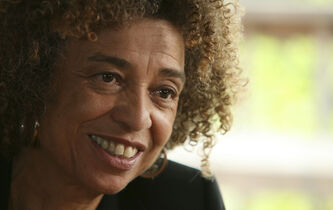 Angela Davis : pionnière du féminisme noir