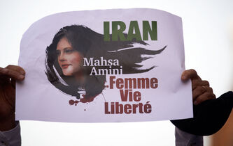 Les cheveux des femmes : du symbole érotique à la lutte politique