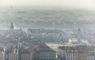 Le grand enfumage atmosphérique. De Lucrèce à Michel Serres et Ulrich Beck