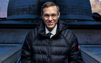 Avi Loeb : “Si nous apprenions que nous ne sommes pas l’espèce la plus intelligente du coin, cela transformerait notre vision de l’existence”