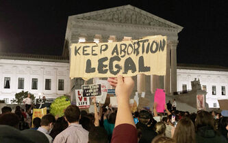 Fin du droit à l’avortement : comment faire parler la Constitution ?