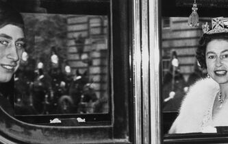 Elizabeth II : régner sans gouverner