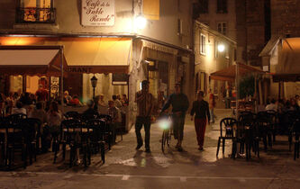 Le café, indispensable terrain neutre de la vie sociale