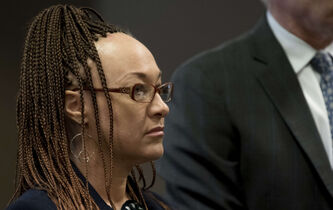 “Transracialisme” : peut-on changer de couleur de peau comme on change de genre ?