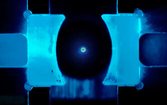 Une bille de verre atteint l’immobilité absolue