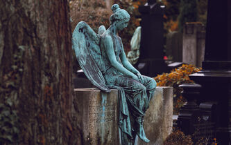 Peut-on dire du mal des morts ?