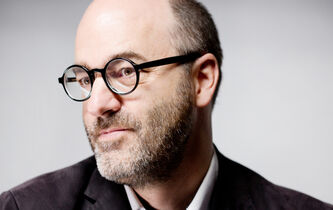 Alain Deneault : “Les lois ultra-permissives des paradis fiscaux les transforment en négatifs de l’État traditionnel”