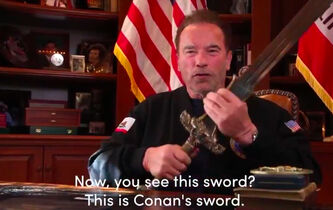 Quand Arnold Schwarzenegger dégaine l’épée de Conan contre Trump