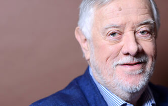 Yves Coppens : “Ce qui définit les préhumains, c’est le redressement du corps et la bipédie qui l’accompagne”